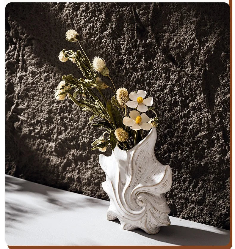 אגרטל קונכייה "גלי" מקרמיקה בעיצוב מודרני