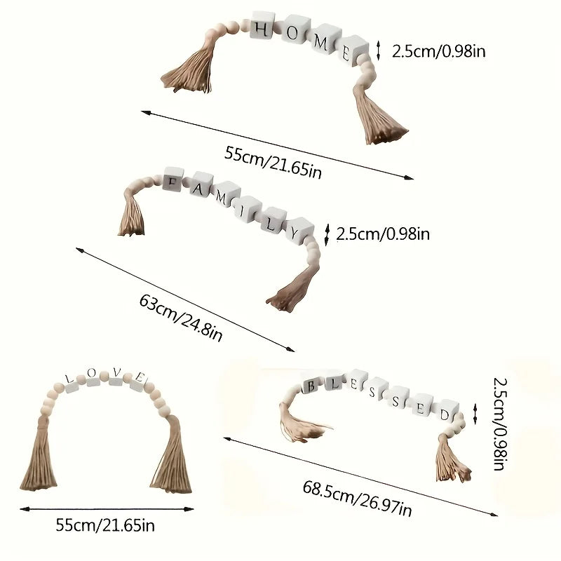 שרשרת אותיות עץ בעיצוב כפרי עם גדילים