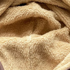 מעיל “נעמה” – מעיל חורף מעוצב עם הדפס גיאומטרי וקפוצ’ון פרוותי