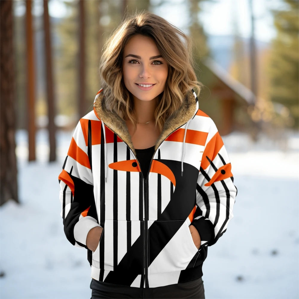 מעיל “נעמה” – מעיל חורף מעוצב עם הדפס גיאומטרי וקפוצ’ון פרוותי