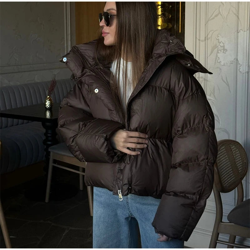 מעיל “אלין” – מעיל חורף קצר עם קפוצ׳ון לגברת האורבנית