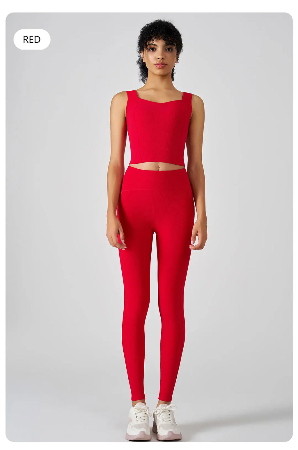 סט “אלין” – סט יוגה וריבד לנשים עם גופייה מרובעת וטייץ מחטב