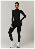 סט “מיכאלה” – סט יוגה 2025 עם טייץ היי־וויסט מחטב וג׳קט רוכסן ארוך שרוול