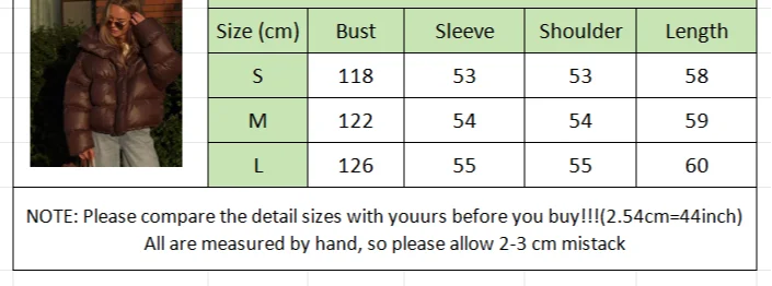 מעיל “אלין” – מעיל חורף קצר עם קפוצ׳ון לגברת האורבנית