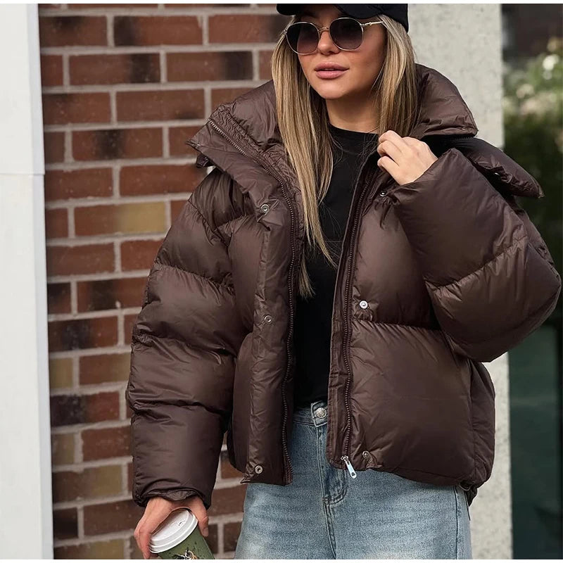 מעיל “אלין” – מעיל חורף קצר עם קפוצ׳ון לגברת האורבנית