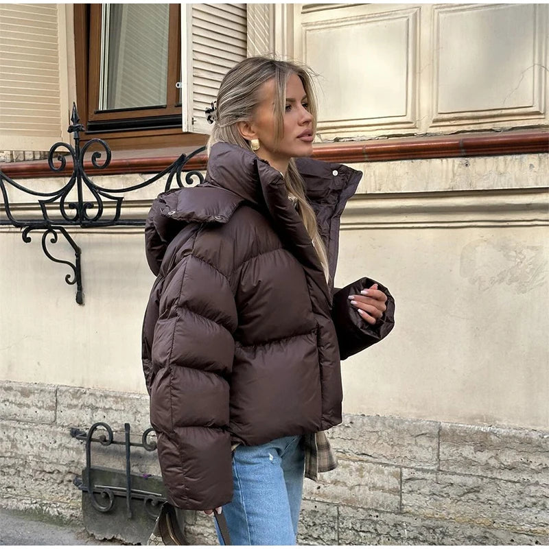 מעיל “אלין” – מעיל חורף קצר עם קפוצ׳ון לגברת האורבנית