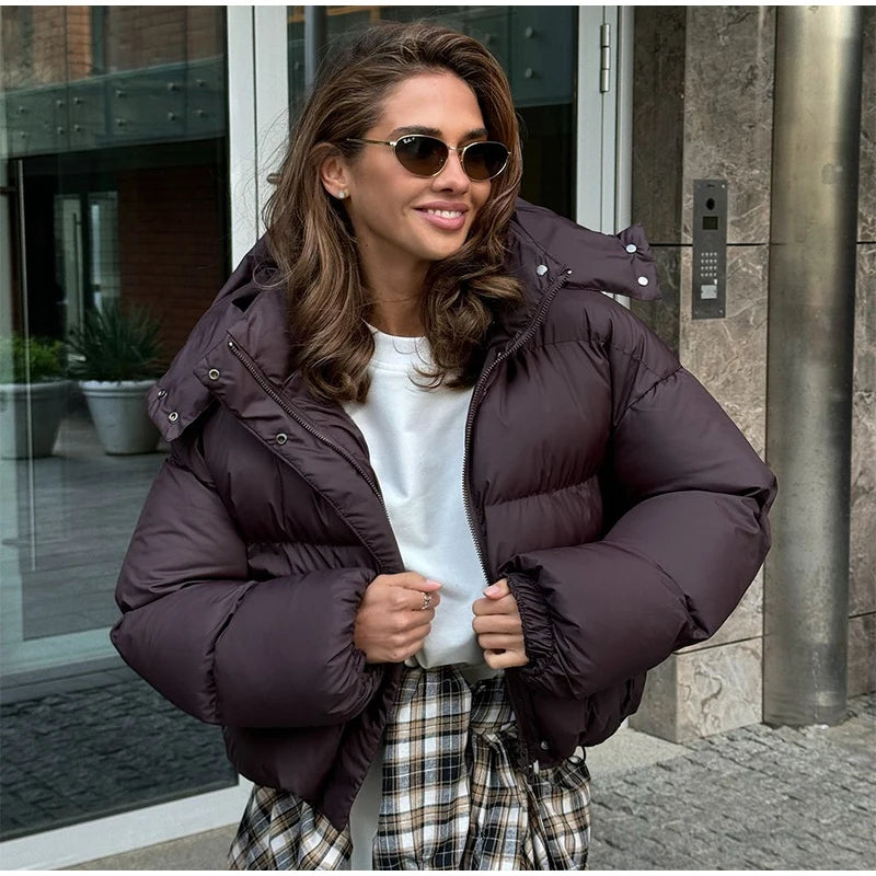 מעיל “אלין” – מעיל חורף קצר עם קפוצ׳ון לגברת האורבנית