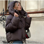 מעיל “אלין” – מעיל חורף קצר עם קפוצ׳ון לגברת האורבנית