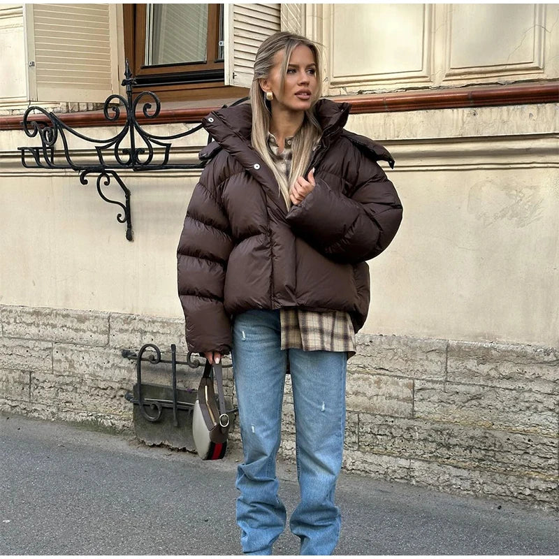 מעיל “אלין” – מעיל חורף קצר עם קפוצ׳ון לגברת האורבנית