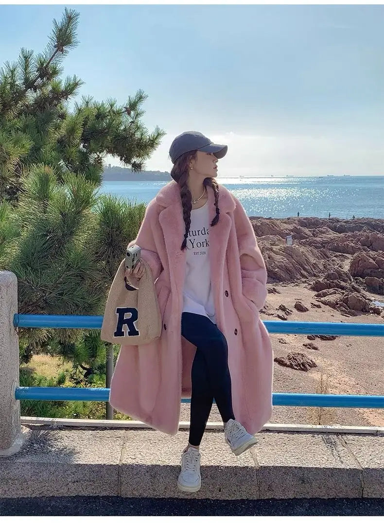 מעיל “מרינה” – מעיל פרווה אקולוגית ארוך, מחמם ואלגנטי לחורף 2026