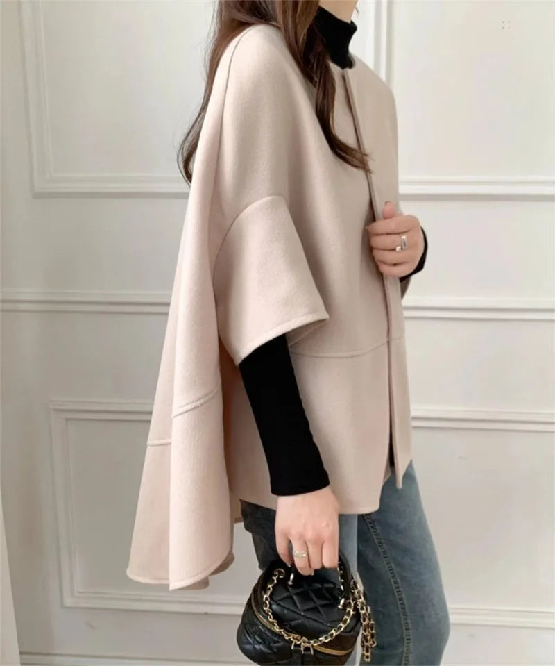 מעיל “הילה” – קלוק בינוני בעיצוב קוריאני אלגנטי