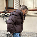 מעיל “אלין” – מעיל חורף קצר עם קפוצ׳ון לגברת האורבנית