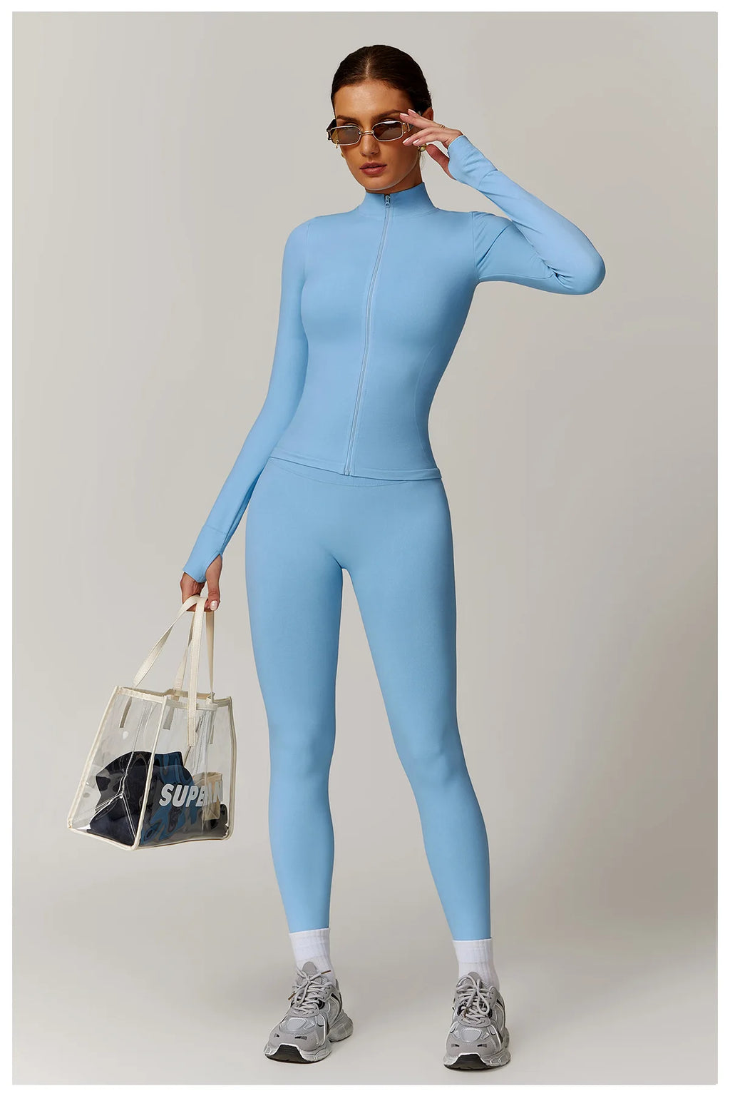 סט “מיכאלה” – סט יוגה 2025 עם טייץ היי־וויסט מחטב וג׳קט רוכסן ארוך שרוול