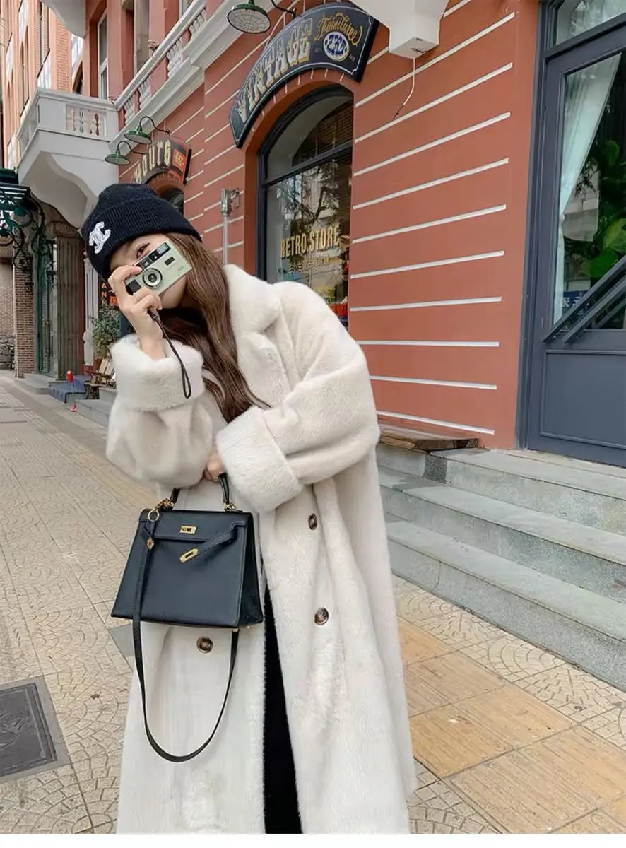 מעיל “מרינה” – מעיל פרווה אקולוגית ארוך, מחמם ואלגנטי לחורף 2026