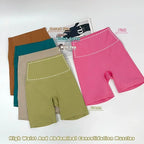 סט “קיילי” – סט יוגה קצר עם טופ פתוח בגב משולש וטייץ היי־וויסט מחטב