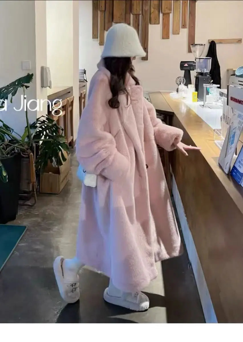 מעיל “מרינה” – מעיל פרווה אקולוגית ארוך, מחמם ואלגנטי לחורף 2026