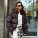 מעיל “אלין” – מעיל חורף קצר עם קפוצ׳ון לגברת האורבנית