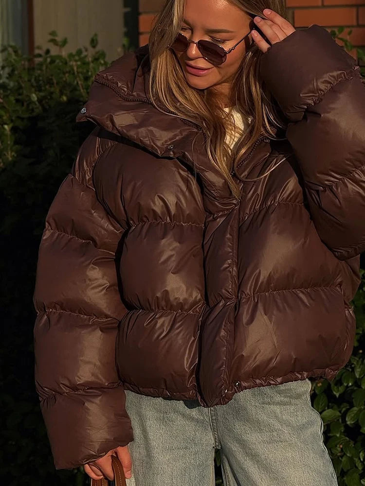 מעיל “אלין” – מעיל חורף קצר עם קפוצ׳ון לגברת האורבנית