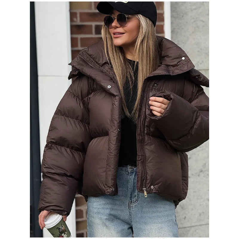 מעיל “אלין” – מעיל חורף קצר עם קפוצ׳ון לגברת האורבנית