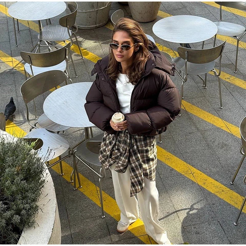 מעיל “אלין” – מעיל חורף קצר עם קפוצ׳ון לגברת האורבנית