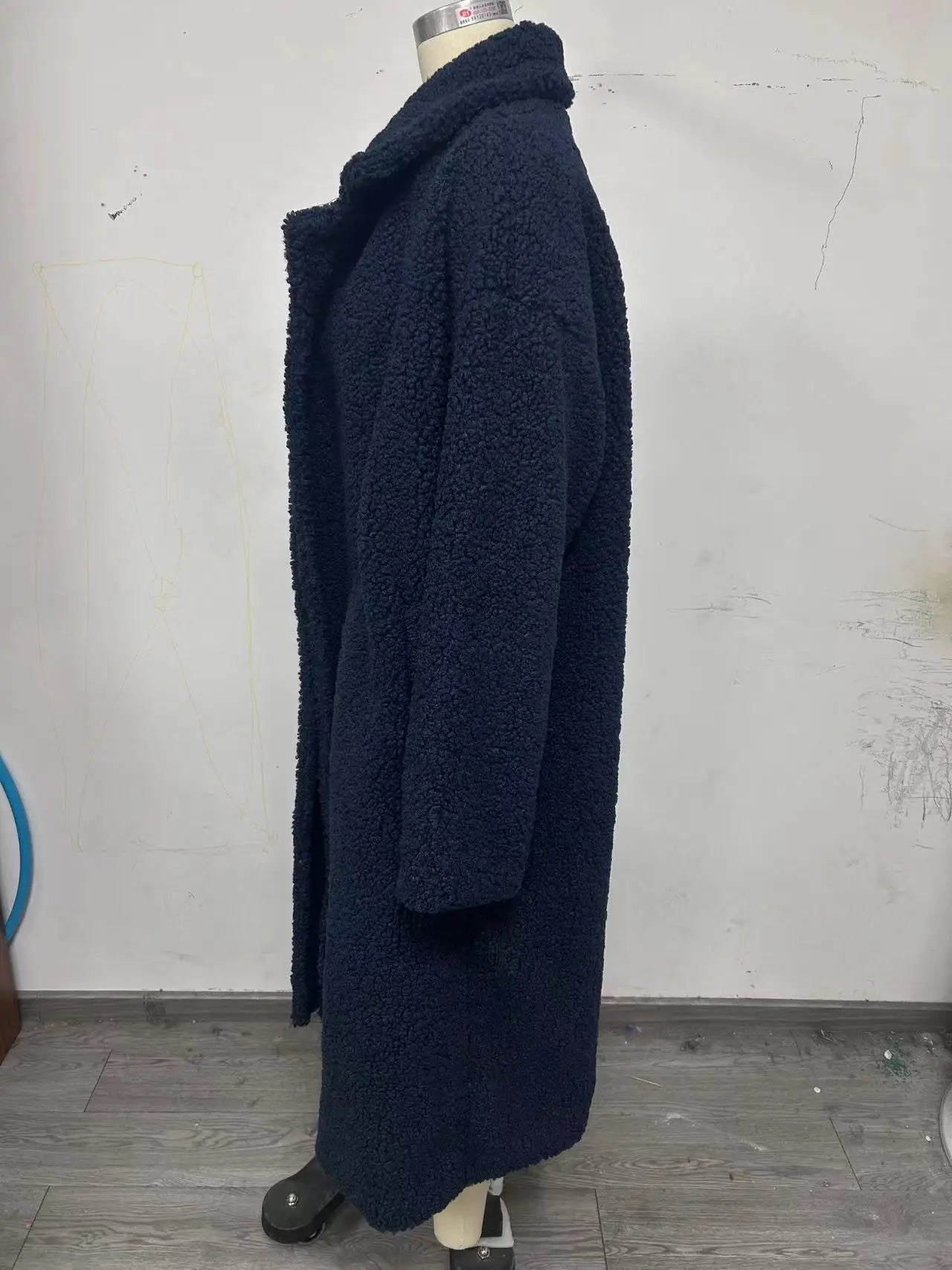 מעיל “דניאל” – מעיל ארוך, עבה ויוקרתי לחורף בסגנון High Street