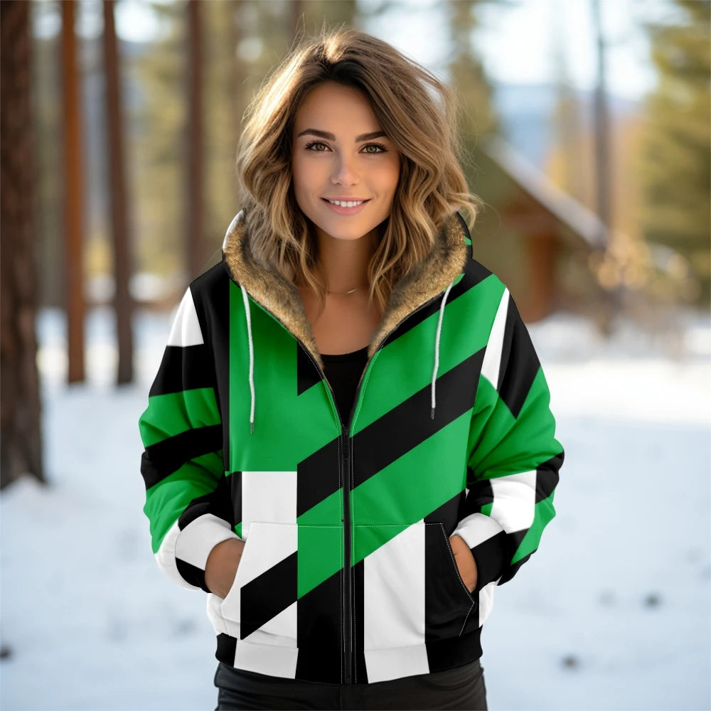 מעיל “נעמה” – מעיל חורף מעוצב עם הדפס גיאומטרי וקפוצ’ון פרוותי