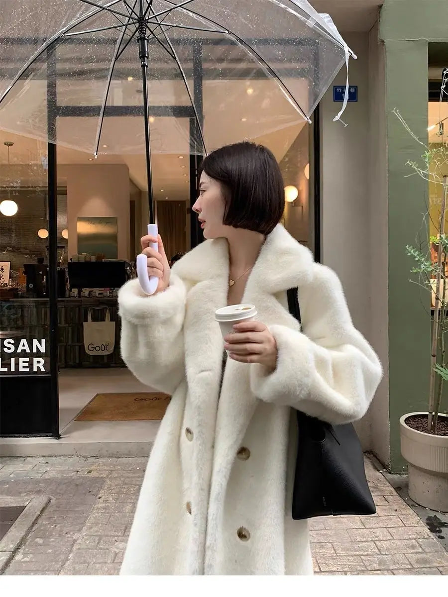 מעיל “מרינה” – מעיל פרווה אקולוגית ארוך, מחמם ואלגנטי לחורף 2026