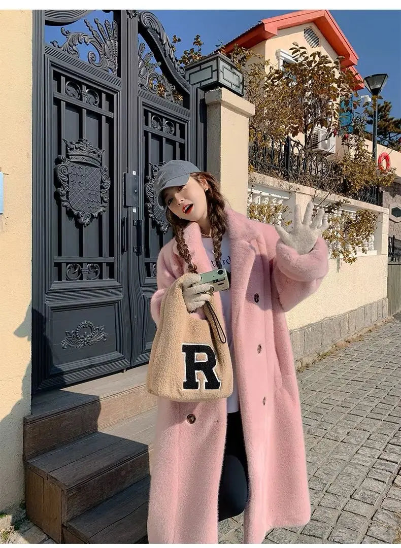 מעיל “מרינה” – מעיל פרווה אקולוגית ארוך, מחמם ואלגנטי לחורף 2026