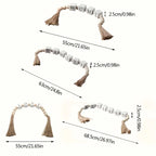 שרשרת אותיות עץ בעיצוב כפרי עם גדילים