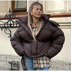 מעיל “אלין” – מעיל חורף קצר עם קפוצ׳ון לגברת האורבנית