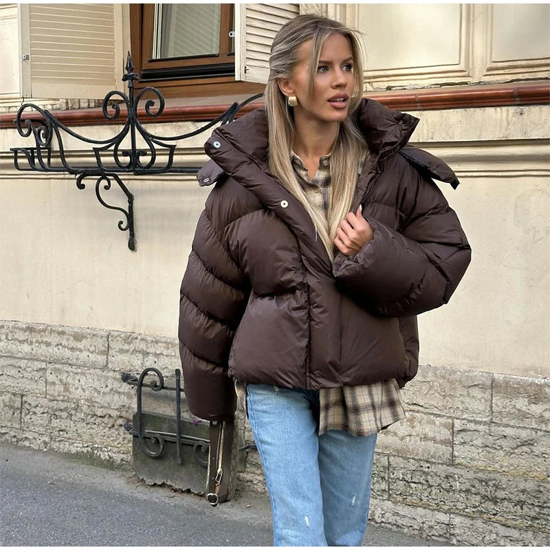 מעיל חורפי קצר לנשים – עם קפוצ׳ון, רוכסן וכפתורים