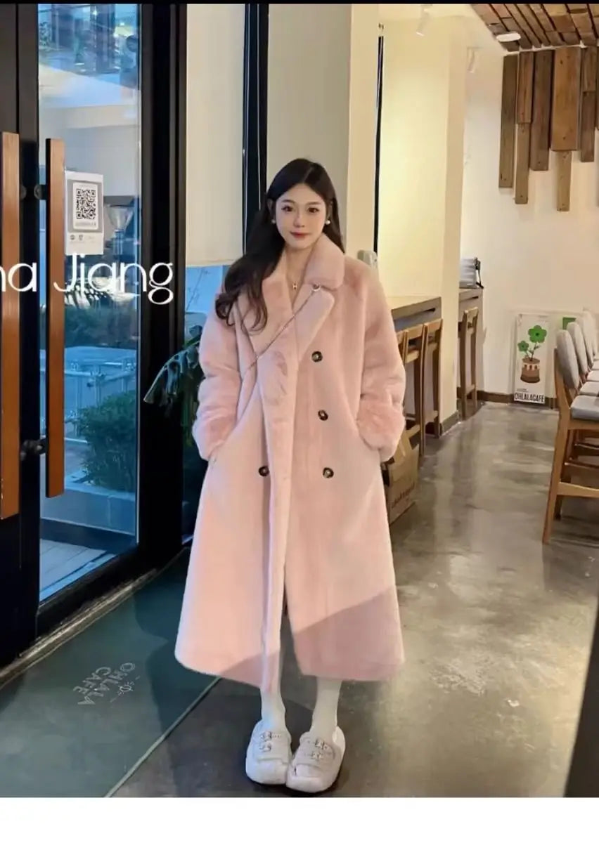 מעיל “מרינה” – מעיל פרווה אקולוגית ארוך, מחמם ואלגנטי לחורף 2026