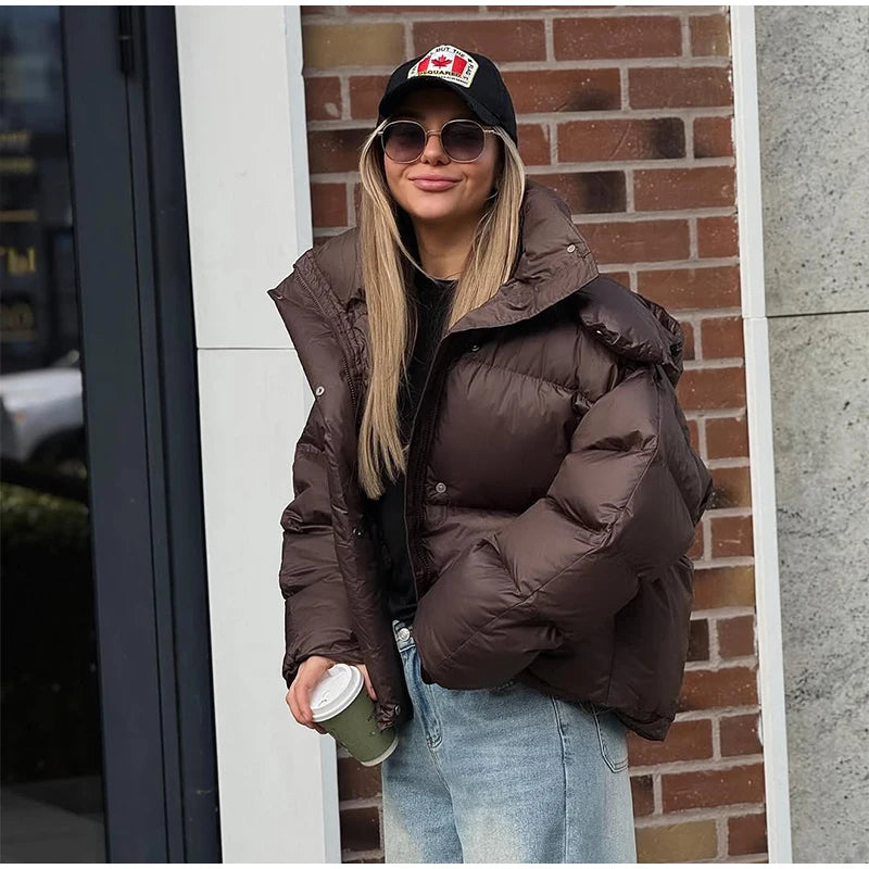 מעיל “אלין” – מעיל חורף קצר עם קפוצ׳ון לגברת האורבנית