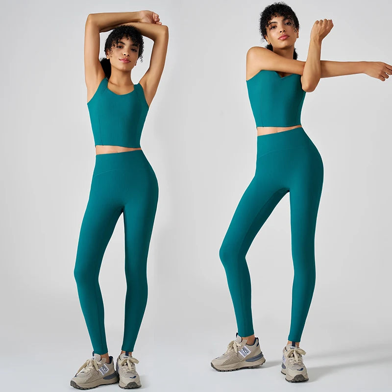 סט “אלין” – סט יוגה וריבד לנשים עם גופייה מרובעת וטייץ מחטב