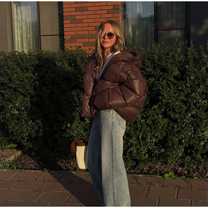 מעיל “אלין” – מעיל חורף קצר עם קפוצ׳ון לגברת האורבנית