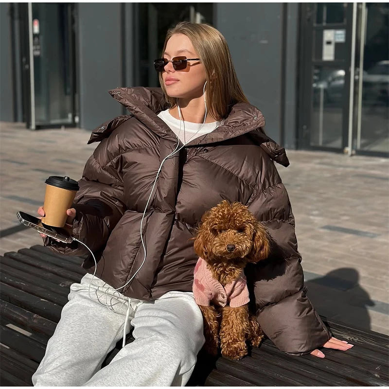 מעיל “אלין” – מעיל חורף קצר עם קפוצ׳ון לגברת האורבנית