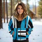 מעיל “נעמה” – מעיל חורף מעוצב עם הדפס גיאומטרי וקפוצ’ון פרוותי