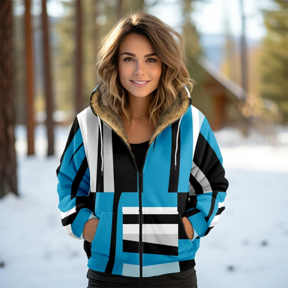 מעיל “נעמה” – מעיל חורף מעוצב עם הדפס גיאומטרי וקפוצ’ון פרוותי