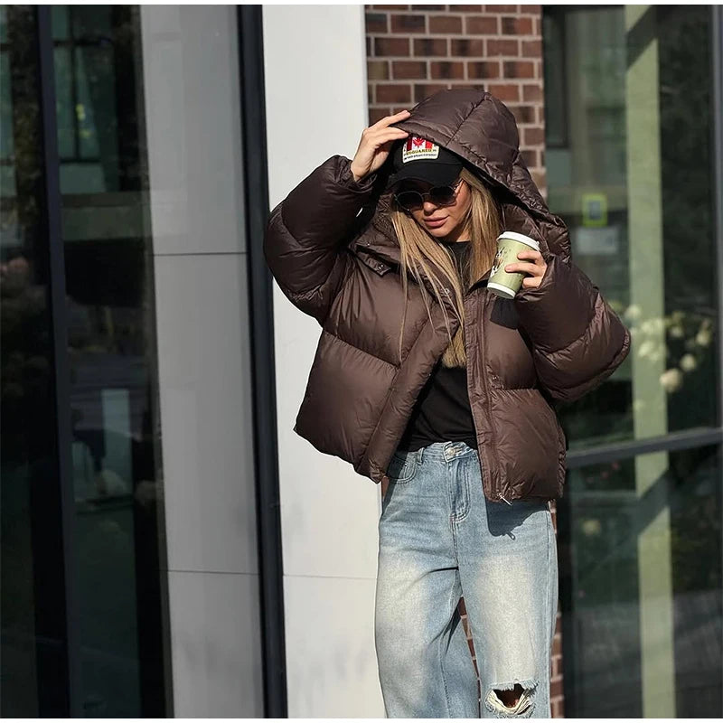 מעיל “אלין” – מעיל חורף קצר עם קפוצ׳ון לגברת האורבנית